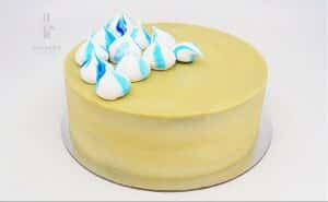 Peanutbutter meringues - Chocolate cake with peanut butter buttercream